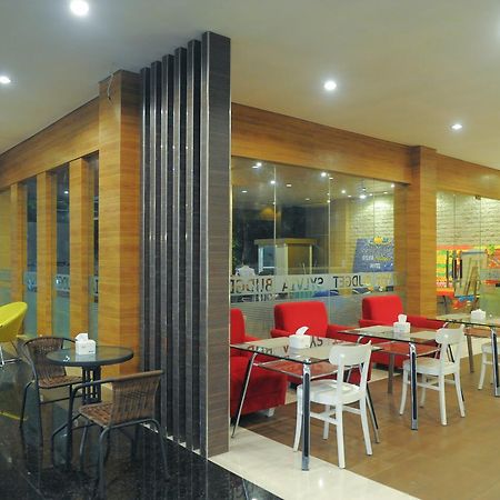 Sylvia Hotel Budget Kupang  Luaran gambar