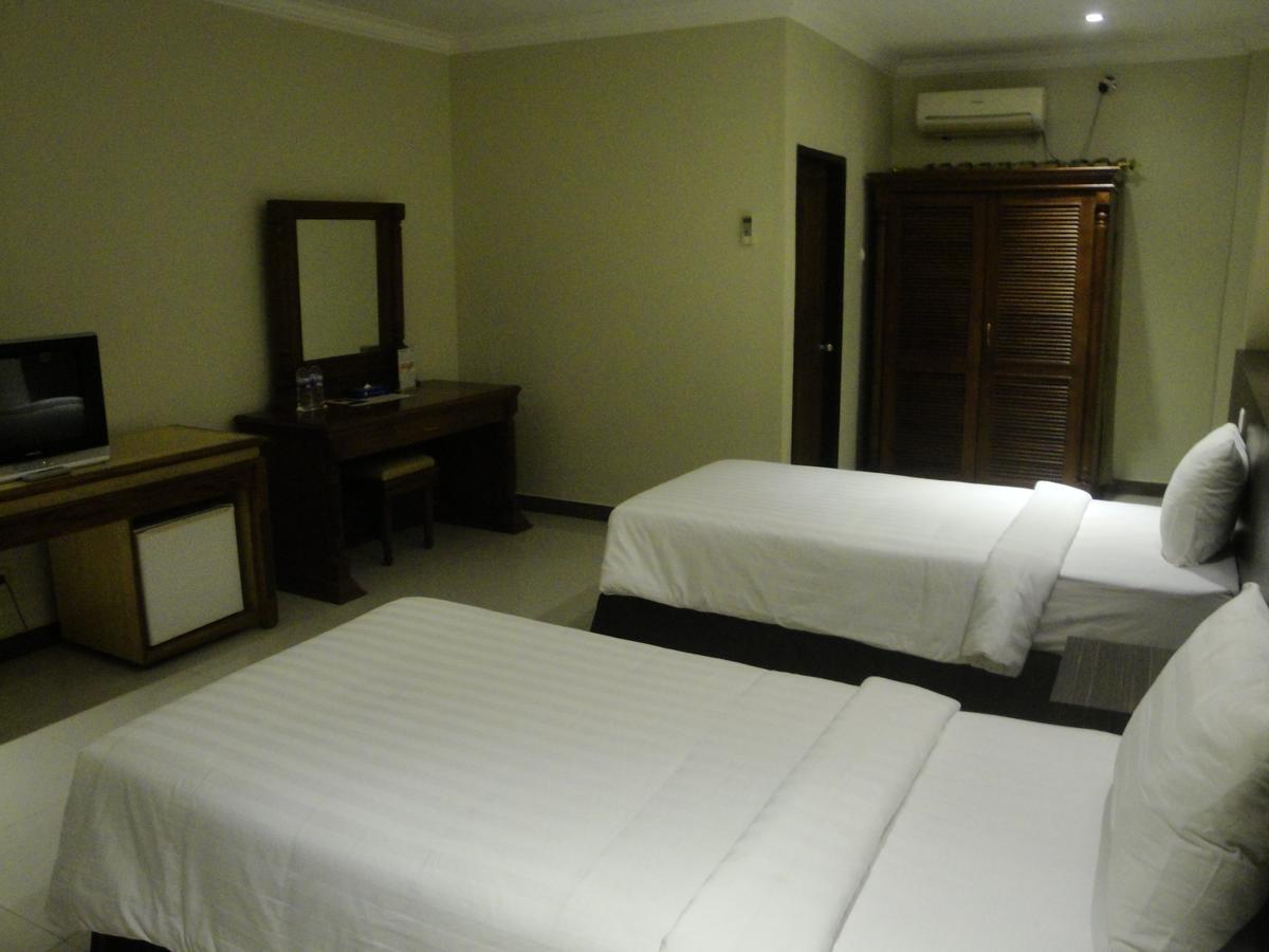 Sylvia Hotel Budget Kupang  Luaran gambar