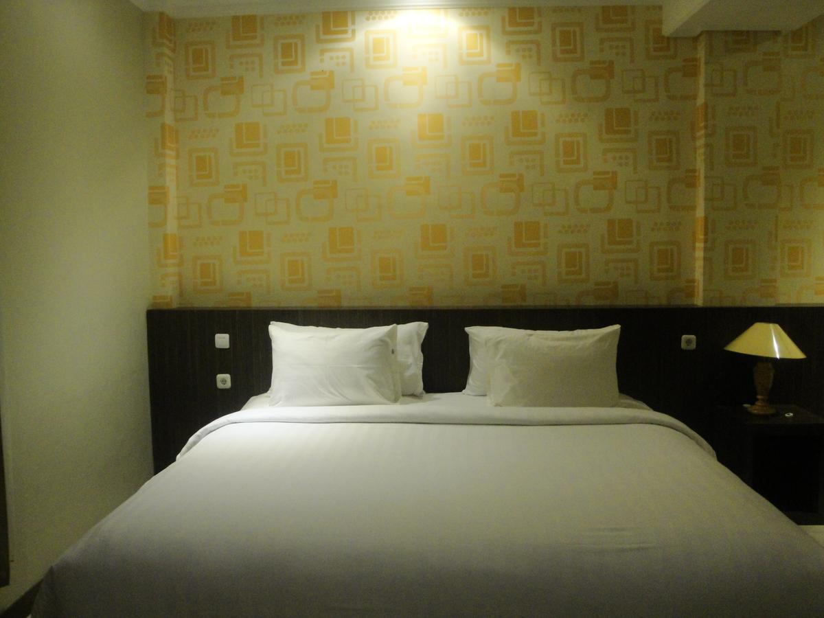 Sylvia Hotel Budget Kupang  Luaran gambar