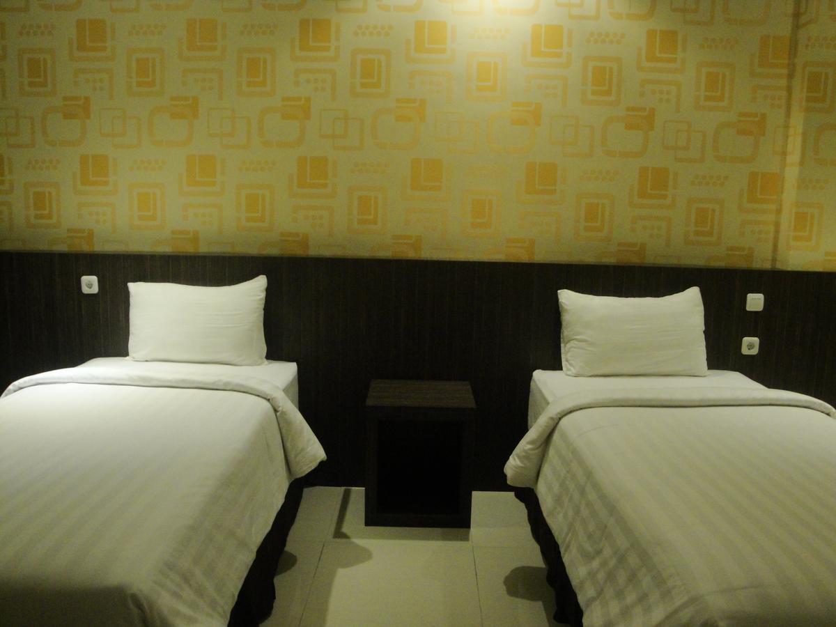 Sylvia Hotel Budget Kupang  Luaran gambar