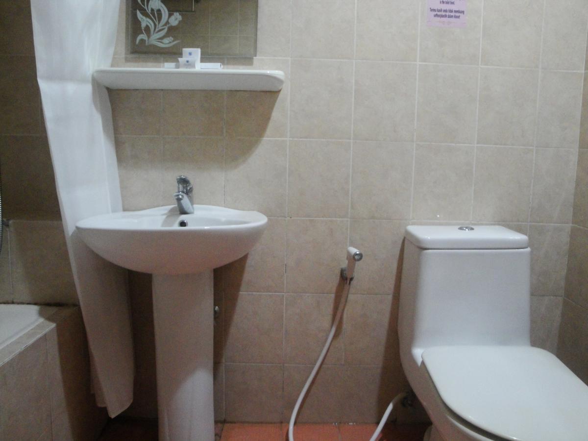 Sylvia Hotel Budget Kupang  Luaran gambar